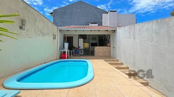 Casa em Porto Alegre, no bairro Tristeza, com 3 dormitório(s), e 3 banheiros, à 