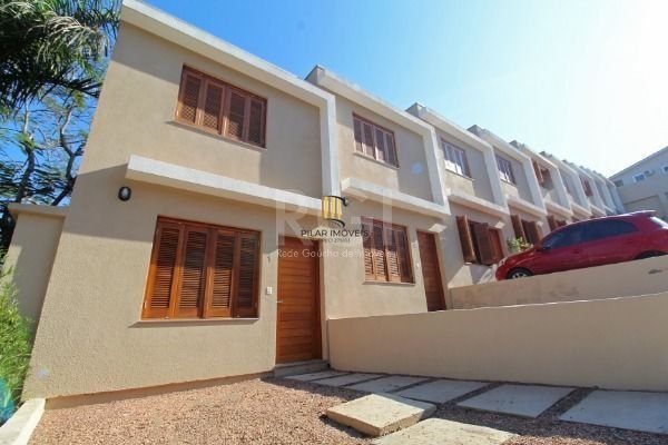 Casa para Venda - 108.8m², 2 dormitórios, sendo 2 suites, 1 vaga - Teresópolis