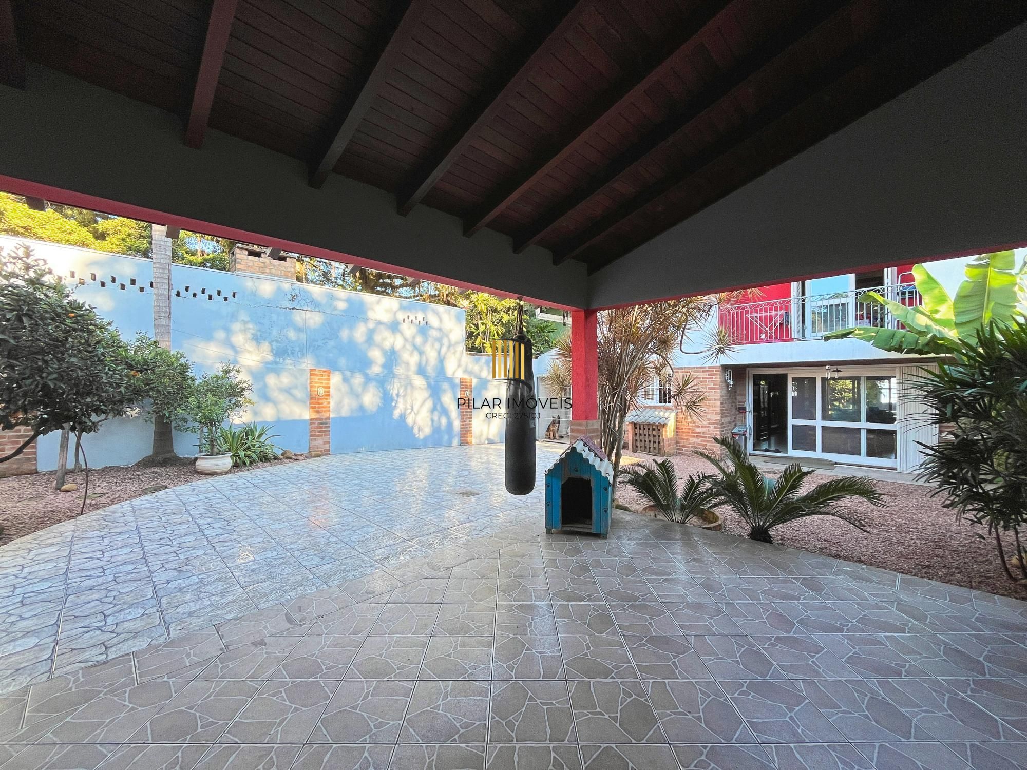 Casa 4 dormitórios no bairro Ipanema