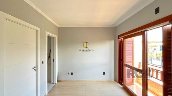 Residência no bairro Guarujá, com 3 dormitório(s), e 3 banheiros, à venda.