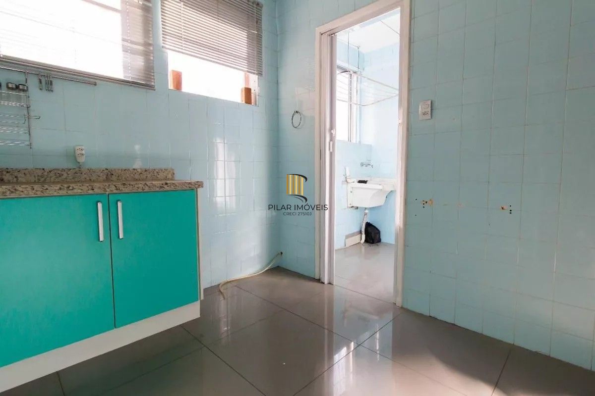 Ótimo apartamento no Menino Deus com 76,48m2 de área privativa, 3 dormitórios e 2 banheiros.