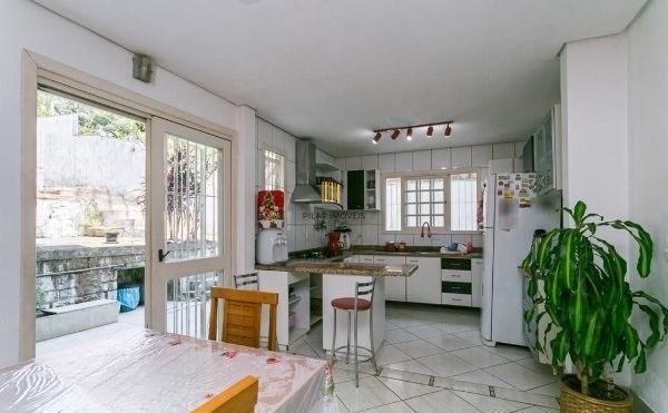 Ótima casa em rua tranquila.