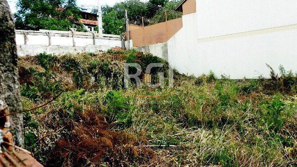 Terreno em Porto Alegre, no bairro Tristeza, à venda.