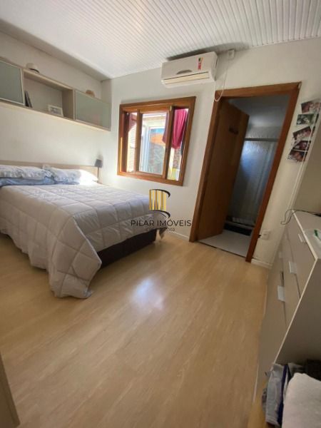 Casa em Porto Alegre, no bairro Hípica, com 2 dormitório(s), e 2 banheiros, à ve