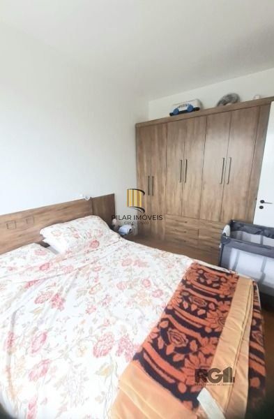 Apartamento em Porto Alegre, no bairro Glória, com 2 dormitório(s), e 2 banheiro