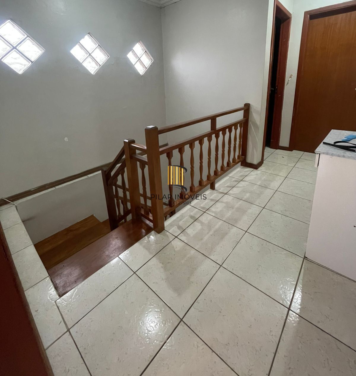 Lindo sobrado com 3 dormitórios á venda no bairro Hípica.