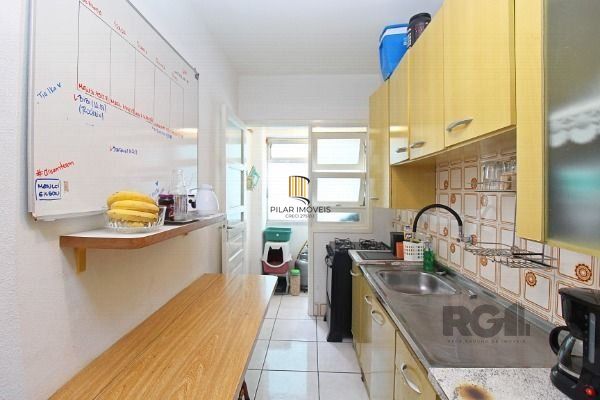 Apartamento em Porto Alegre, no bairro Cristal, com 2 dormitório(s), e 2 banheir