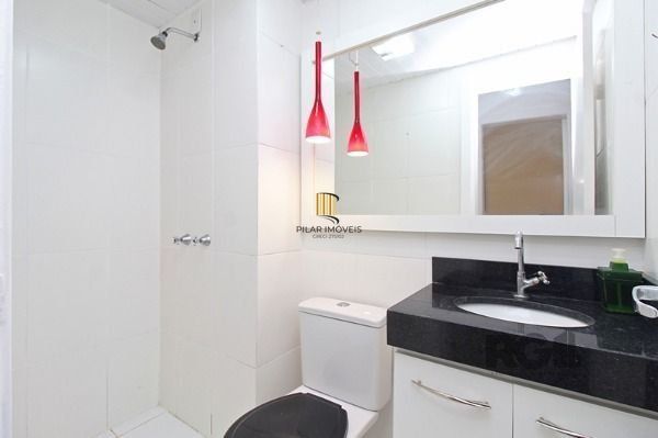 Apartamento em Porto Alegre, no bairro Teresópolis, com 2 dormitório(s), e 2 ban