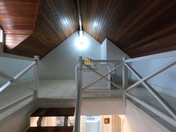 Sobrado em Porto Alegre, no bairro Hípica, com 3 dormitório(s), e 3 banheiros, à