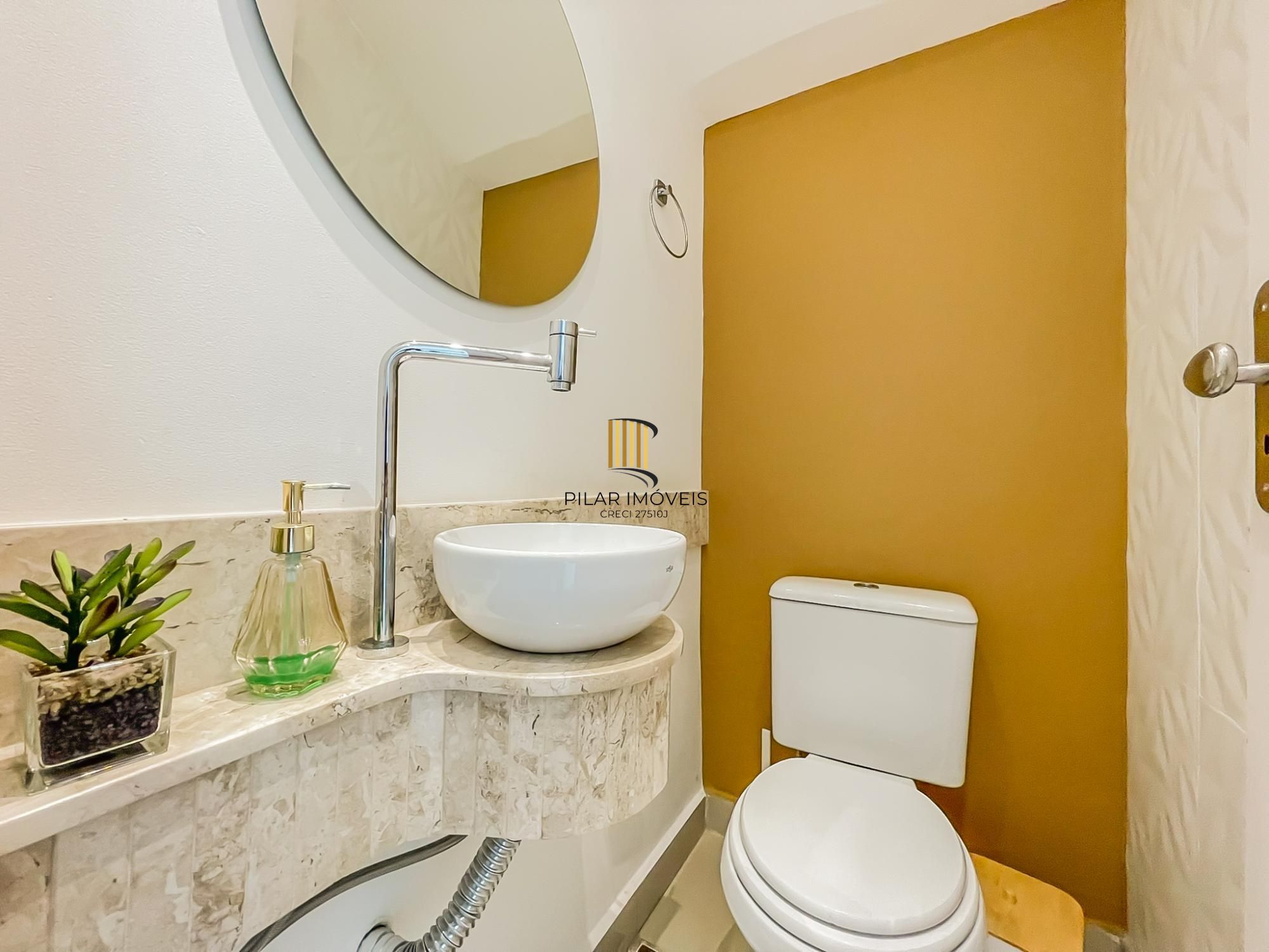 Excelente sobrado em condomínio na Tristeza