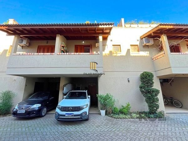 Casa Condominio em Porto Alegre, no bairro Guarujá, com 2 dormitório(s), e 2 ban