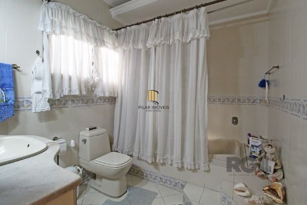 Casa em Porto Alegre, no bairro Floresta, com 3 dormitório(s), e 3 banheiros, à