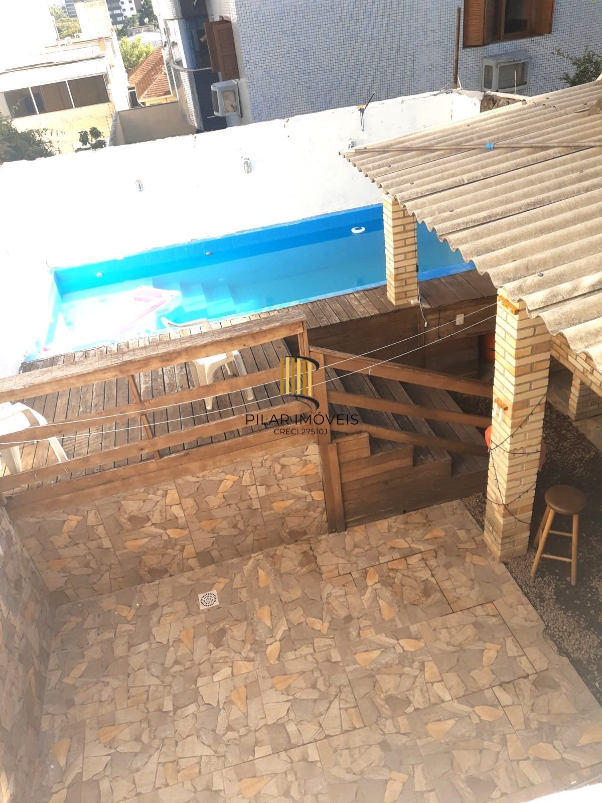 Sobrado no Menino Deus com 3D,  garagem para 2 carros e piscina.