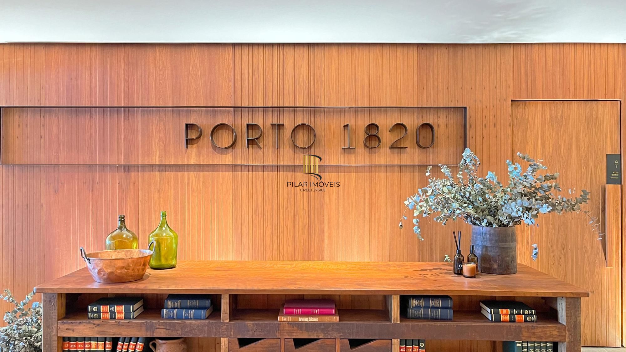 Belíssimo apartamento com 230,6m2, 3 suítes e 4 vagas de garagem. Projeto diferenciado e vista deslumbrante para o pôr do sol do Guaíba.