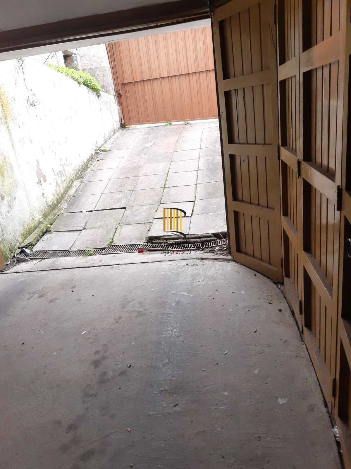 Sobrado no Menino Deus com 3D,  garagem para 2 carros e piscina.
