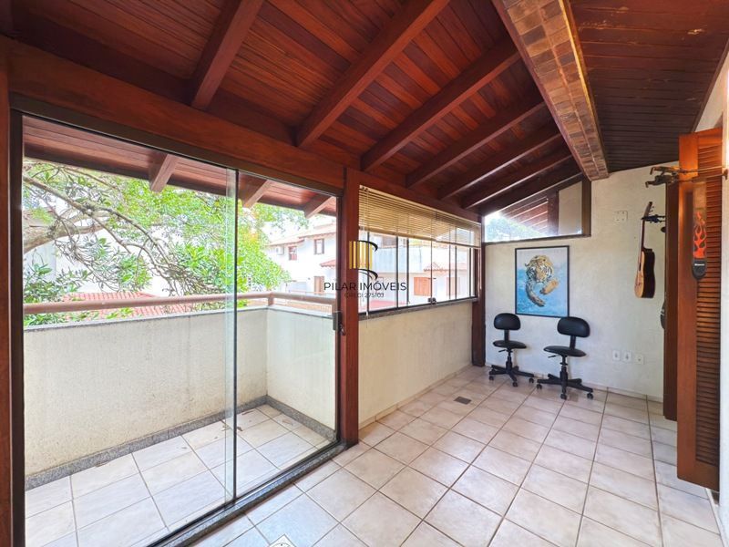 Linda Residência com 3 dormitórios sendo 1 suíte no Jardim Isabel.