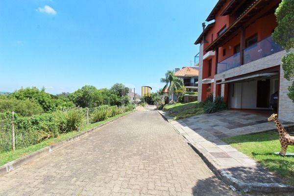 Casa Condominio em Porto Alegre, no bairro Glória, com 3 dormitório(s), e 3 banh