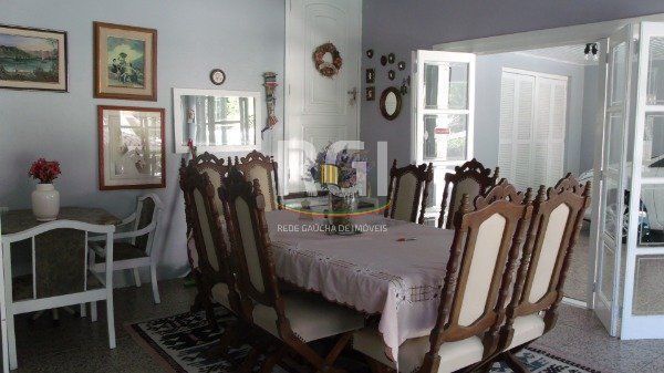 Casa para Venda - 340m², 3 dormitórios, sendo 2 suites, 6 vagas - Jardim Isabel