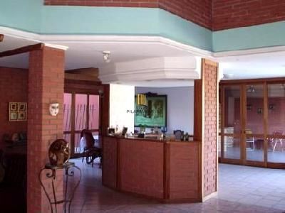 Casa em Porto Alegre, no bairro Jardim Isabel, com 4 dormitório(s), à venda.