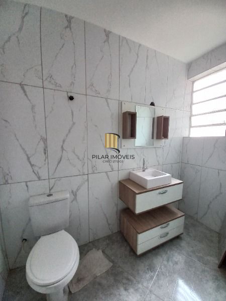 Apartamento em Porto Alegre, no bairro Partenon, com 2 dormitório(s), e 2 banhei