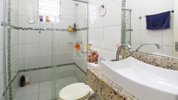 Casa bairro Medianeira, com 3 dormitórios, 2 banheiros, com piscina para venda.