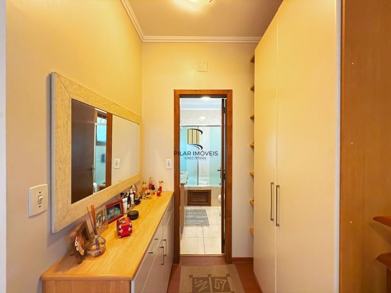 Linda Residência com 3 dormitórios sendo 1 suíte no Jardim Isabel.