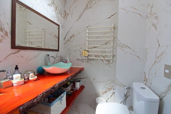 Casa Condominio em Porto Alegre, no bairro Ipanema, com 2 dormitório(s), e 2 ban