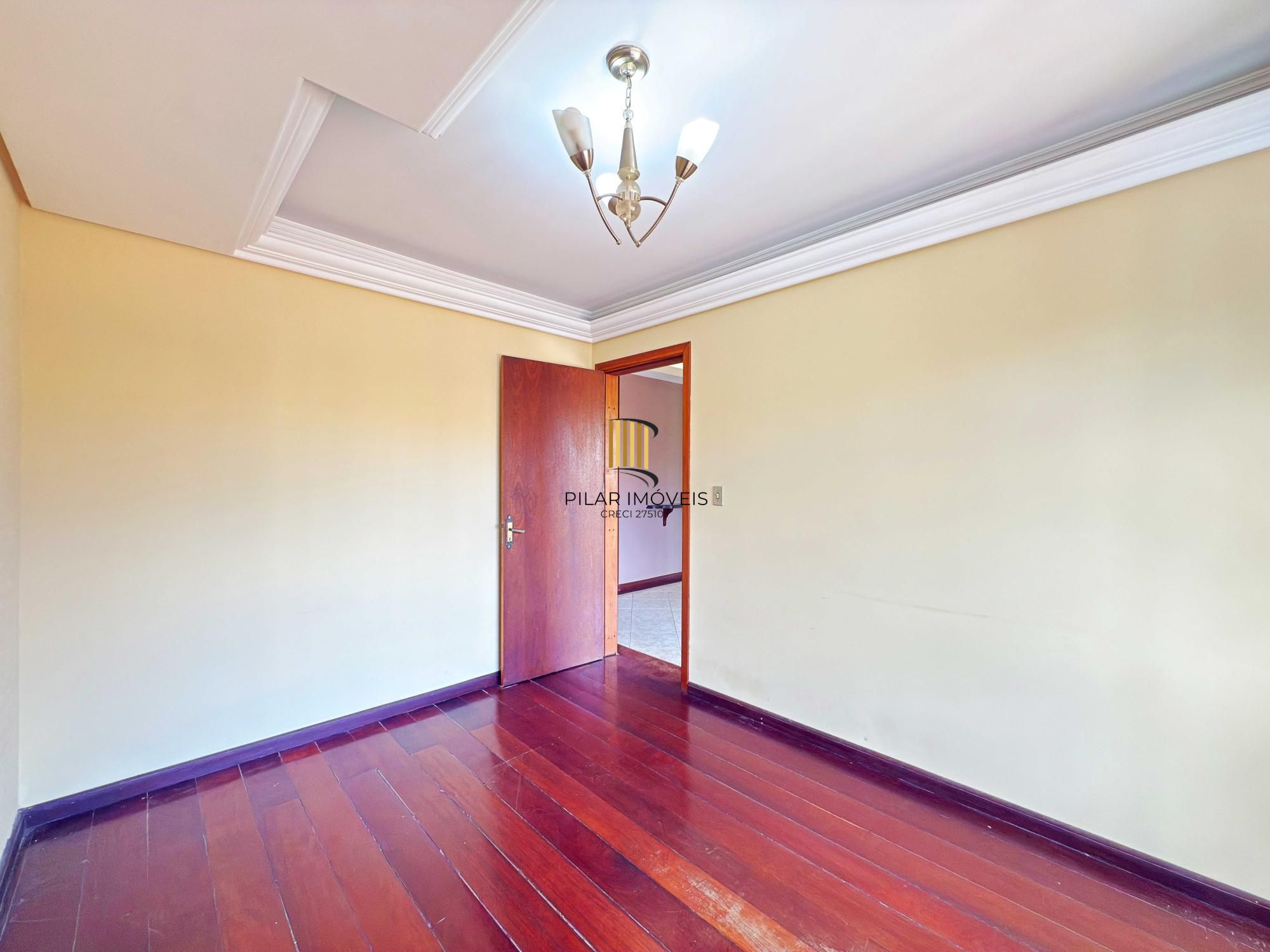 Casa 4 dormitórios no bairro Ipanema