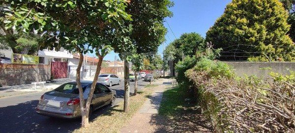Terreno em Porto Alegre, no bairro Tristeza, à venda.