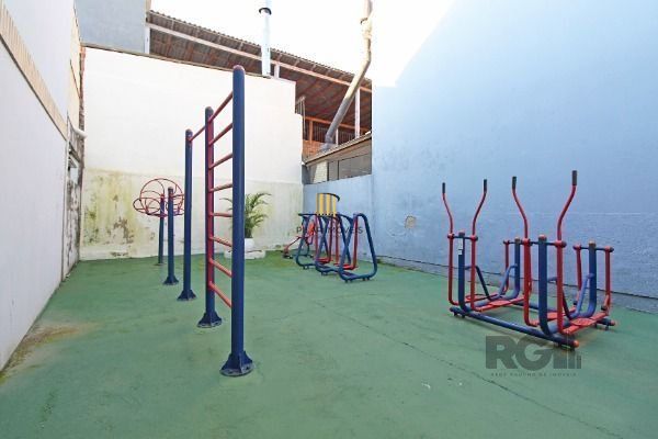 Casa Condominio em Porto Alegre, no bairro Guarujá, com 3 dormitório(s), e 3 ban