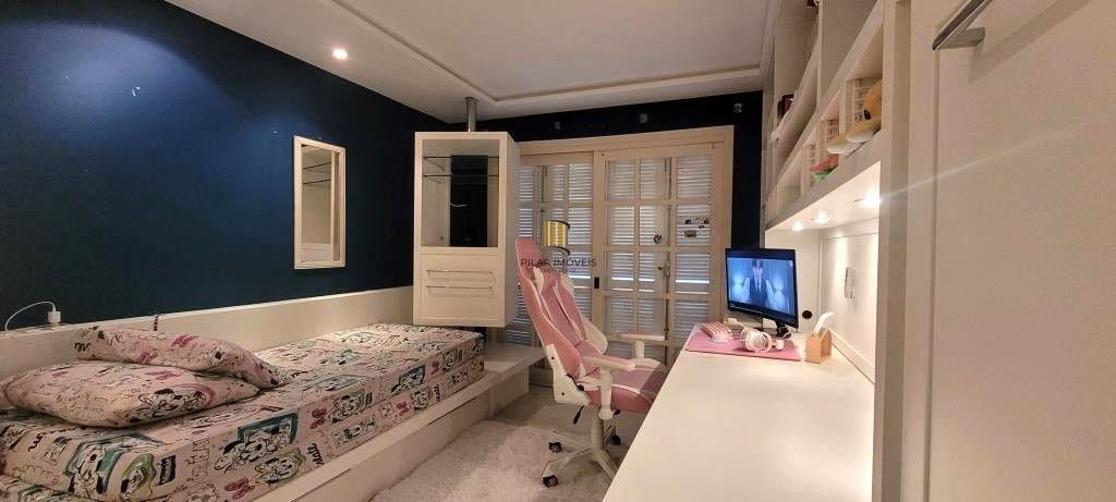 Excelente Casa de Esquina no Residencial Bahamas – Ipanema, com 351m² privativos, 4 dormitórios e duas vagas de garagem.