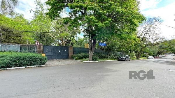 Casa em Porto Alegre, no bairro Pedra Redonda, com 7 dormitório(s), e 7 banheiro