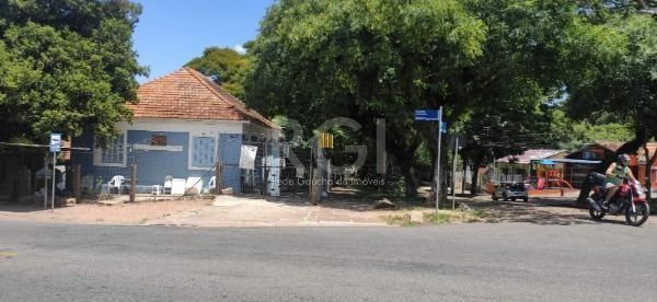 Terreno em Porto Alegre, no bairro Guarujá, à venda.