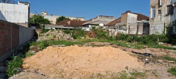 Terreno em Porto Alegre, no bairro Medianeira, à venda.