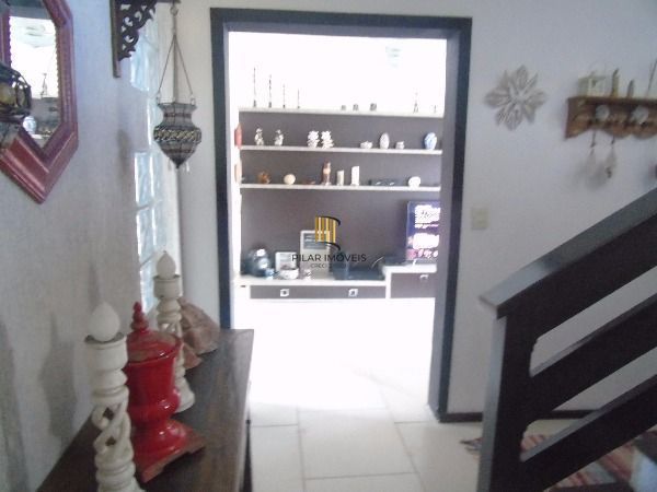 Casa para Venda - 306.3m², 3 dormitórios, sendo 1 suites, 2 vagas - Urubatã