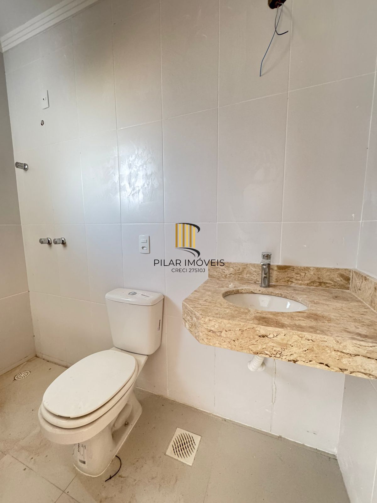 Residência com 3 suítes no caminhos do sol