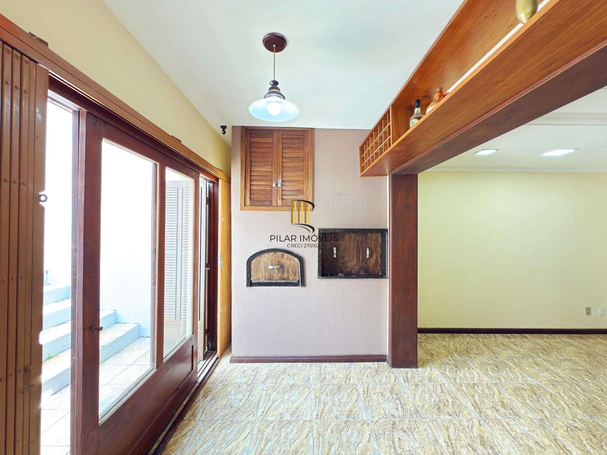 Casa 4 dormitórios no bairro Ipanema