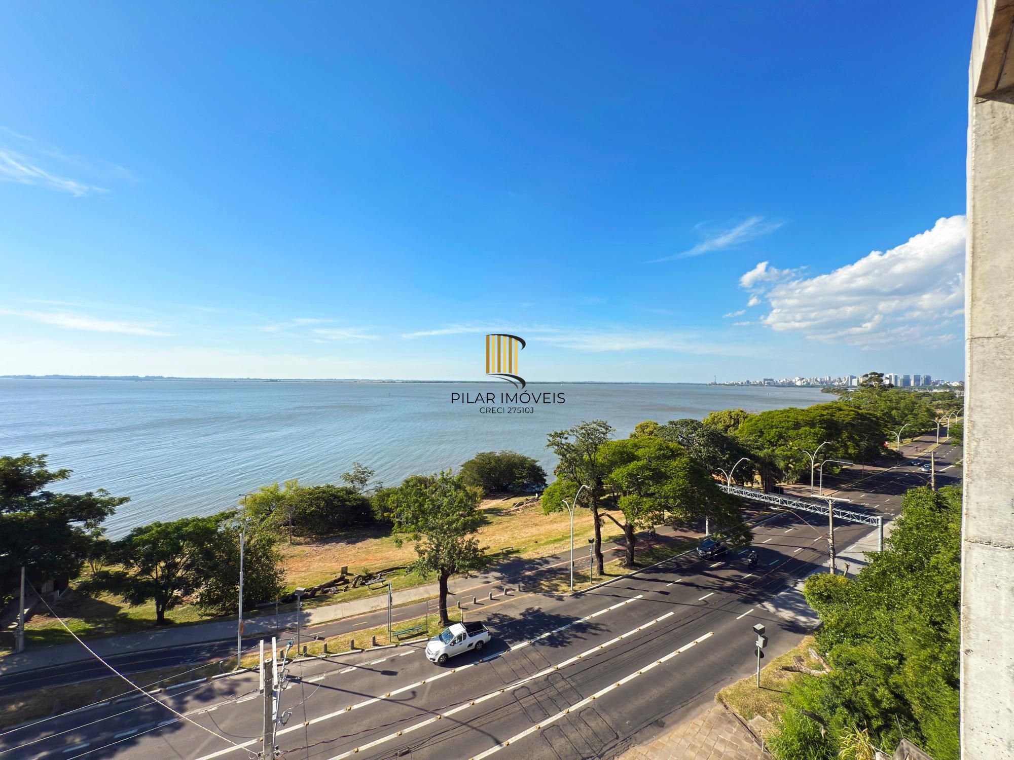 Belíssimo apartamento com 230,6m2, 3 suítes e 4 vagas de garagem. Projeto diferenciado e vista deslumbrante para o pôr do sol do Guaíba.