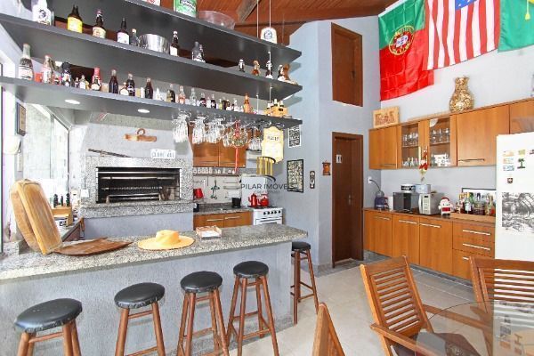 Sobrado para Venda - 208m², 3 dormitórios, sendo 1 suites, 4 vagas - Nonoai