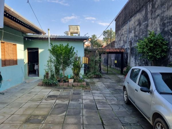 Terreno em Porto Alegre, no bairro Cavalhada, à venda.