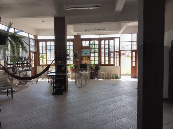 Casa para Venda - 228m², 4 dormitórios, sendo 2 suites, 3 vagas - Medianeira