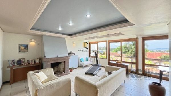 Casa em Porto Alegre, no bairro Ipanema, com 3 dormitório(s), à venda.