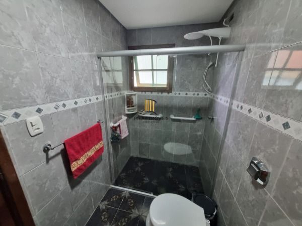 Sobrado em Porto Alegre, no bairro Ponta Grossa, com 4 dormitório(s), e 4 banhei