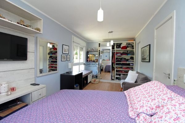 Casa Condominio em Porto Alegre, no bairro Ipanema, com 2 dormitório(s), e 2 ban