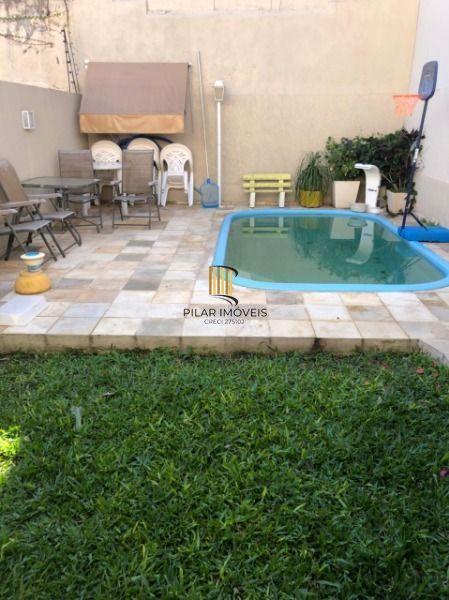 Casa para Venda - 150m², 3 dormitórios, sendo 1 suites, 2 vagas - Guarujá