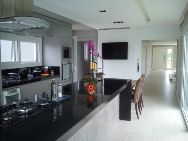 Casa no TerraVille com 3 dormitórios sendo 2 suítes.