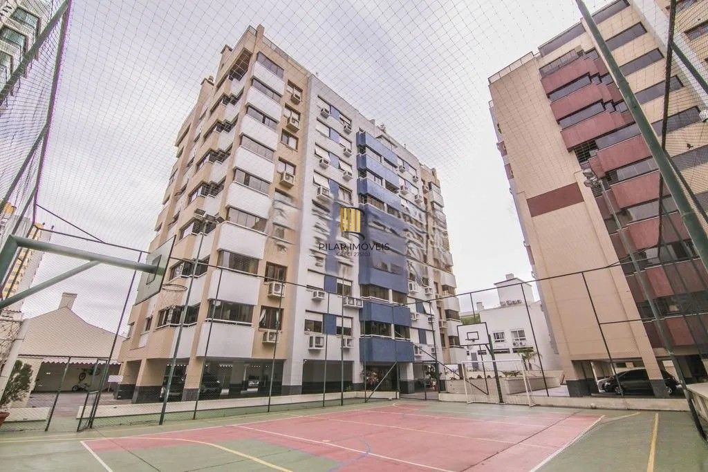 Belíssima cobertura duplex, com 262m2, com 3 dormitórios no coração do bairro Menino Deus.