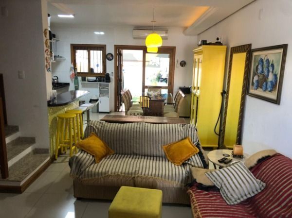 Casa para Venda - 150m², 3 dormitórios, sendo 1 suites, 2 vagas - Guarujá