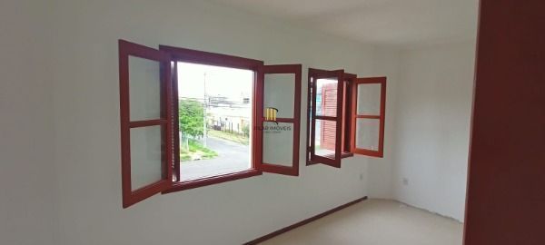 Casa para Venda - 75m², 3 dormitórios, 2 vagas - Guarujá
