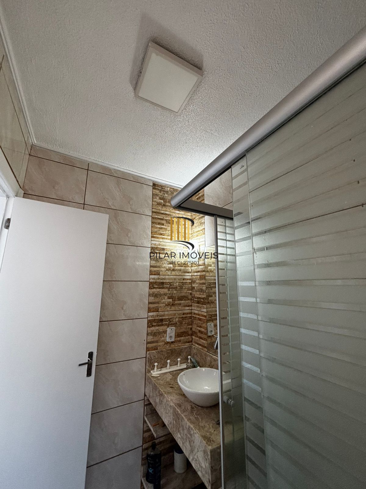 Apartamento 2dorm, sala/cozinha, banheiro. Aceita venda assistida!